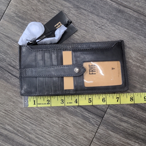 - Frye wallet - Picture 4 of 9